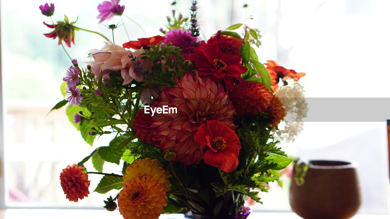 CLOSE-UP OF RED FLOWER POT