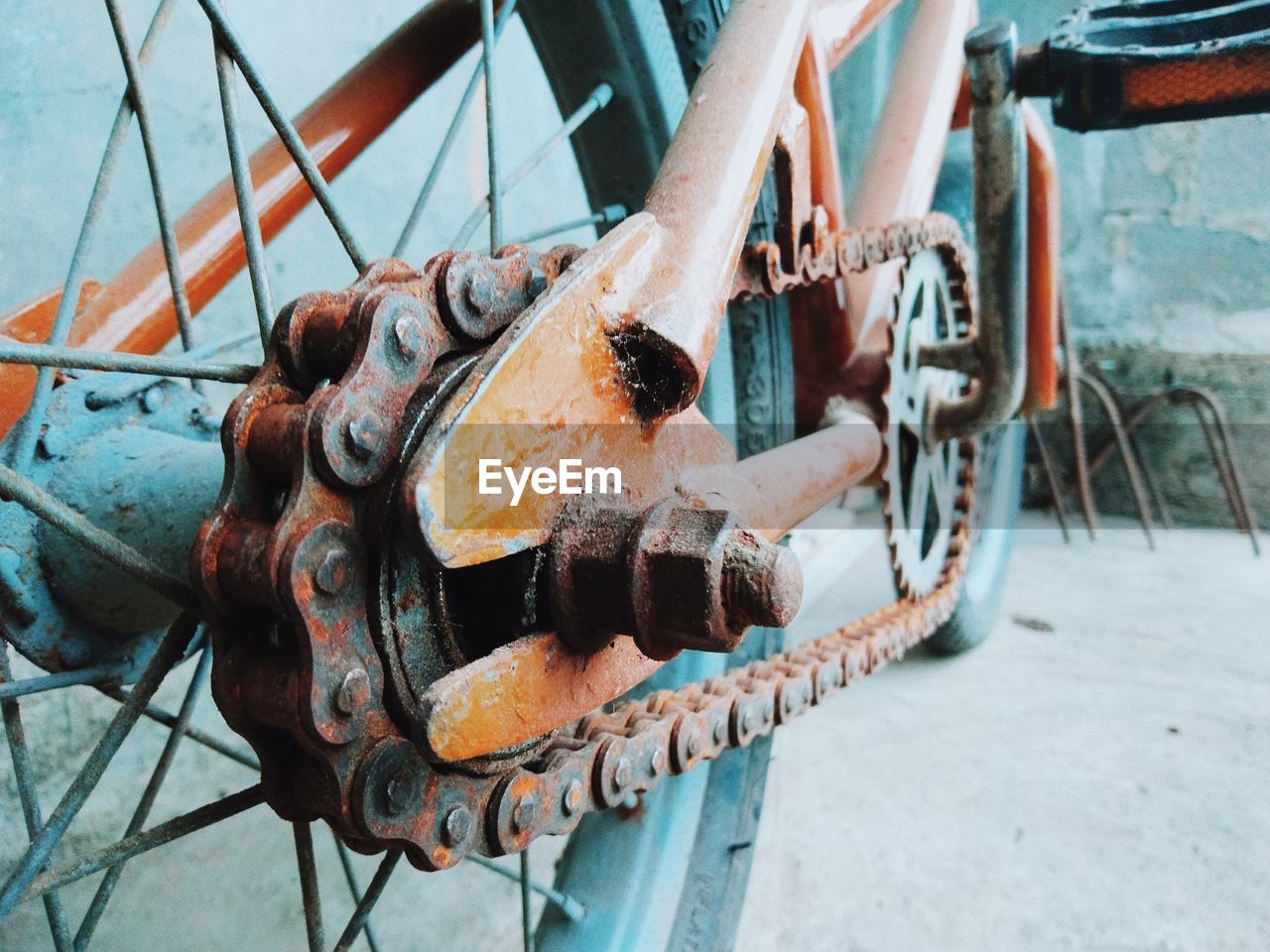 Close-up of rusty bicycle chain 