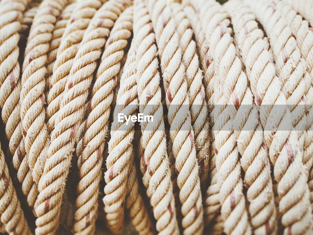 CLOSE-UP OF ROPE