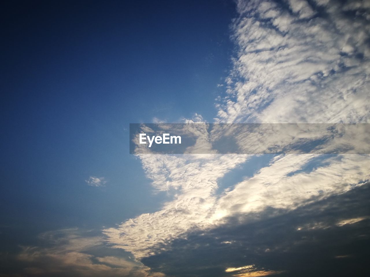 LOW ANGLE VIEW OF CLOUDY SKY