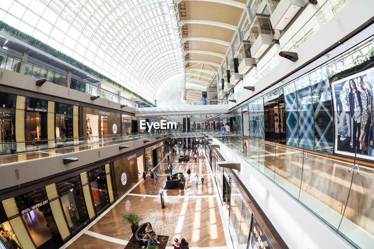 CROWD IN SHOPPING MALL