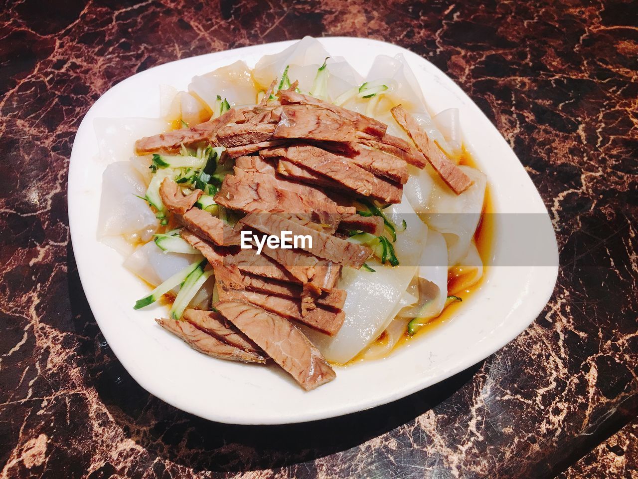 HIGH ANGLE VIEW OF FOOD SERVED IN PLATE