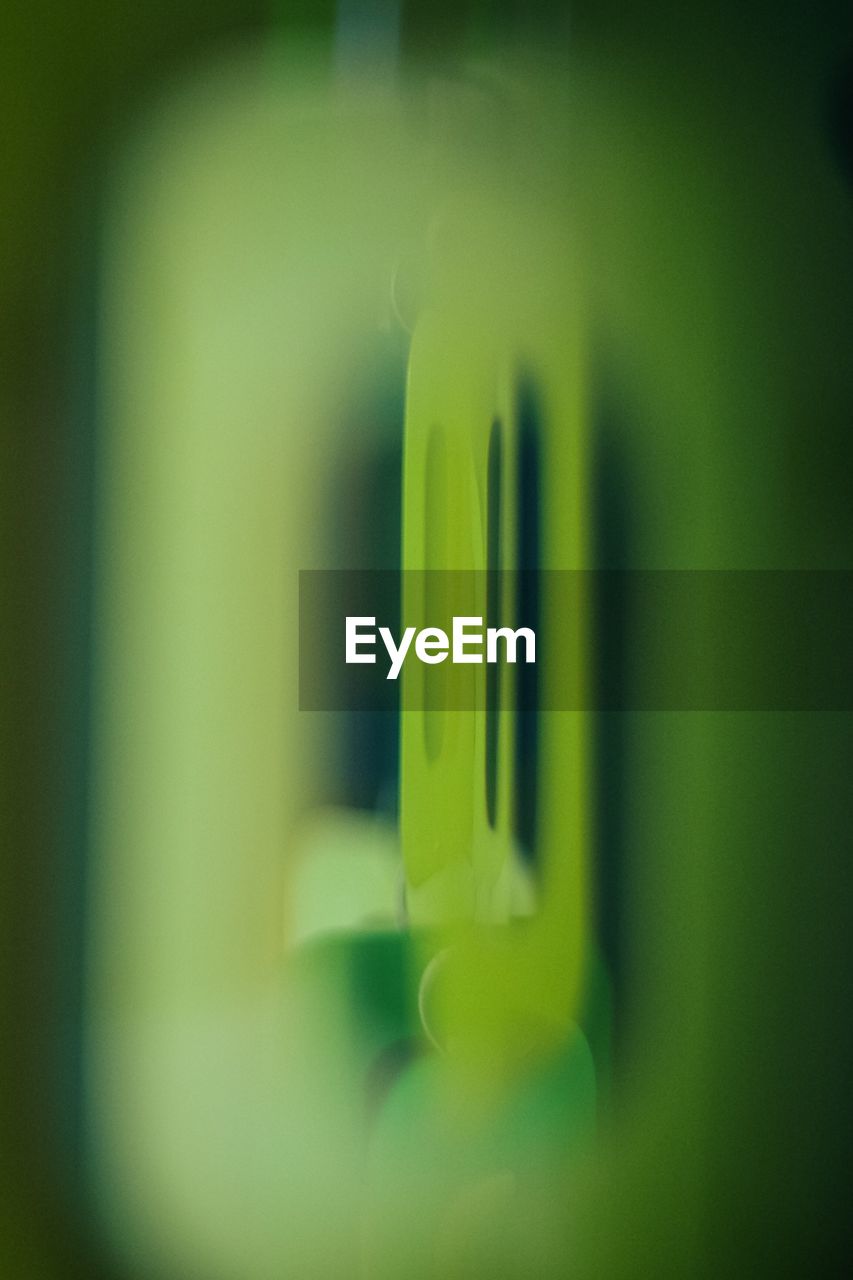 Defocused pattern on glass