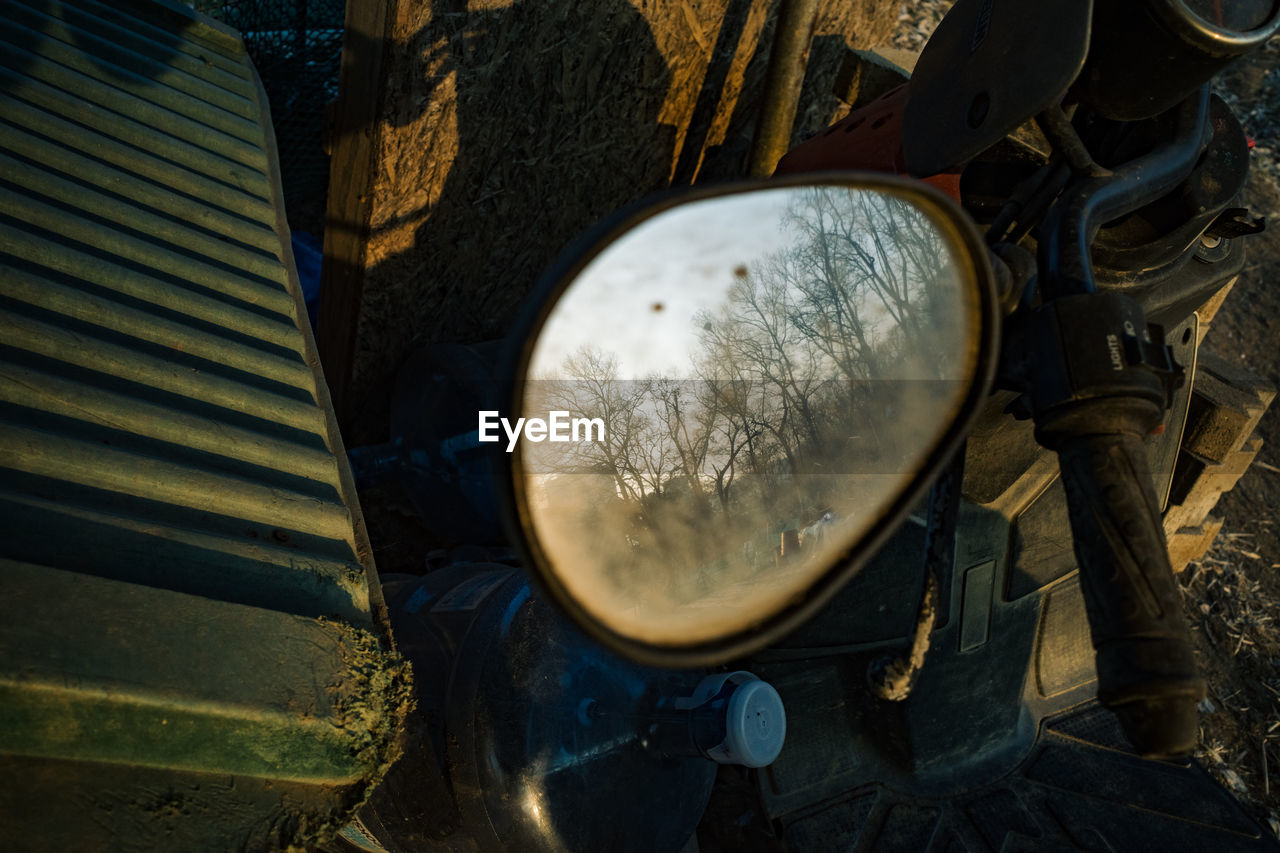 HIGH ANGLE VIEW OF OLD CAR