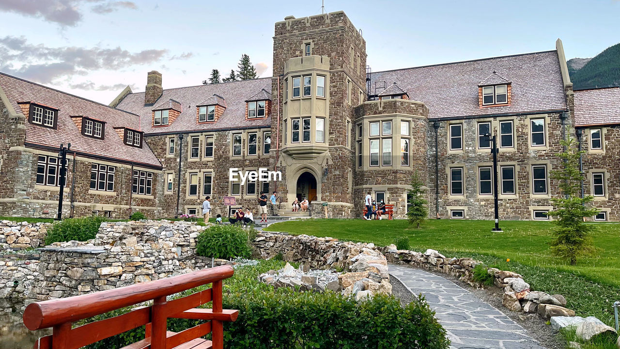 VIEW OF HISTORIC BUILDING AGAINST SKY