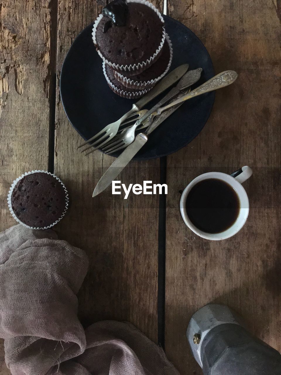 HIGH ANGLE VIEW OF COFFEE CUP WITH SPOON AND CUPS