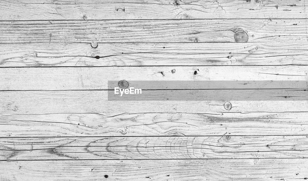 FULL FRAME SHOT OF WEATHERED WOOD