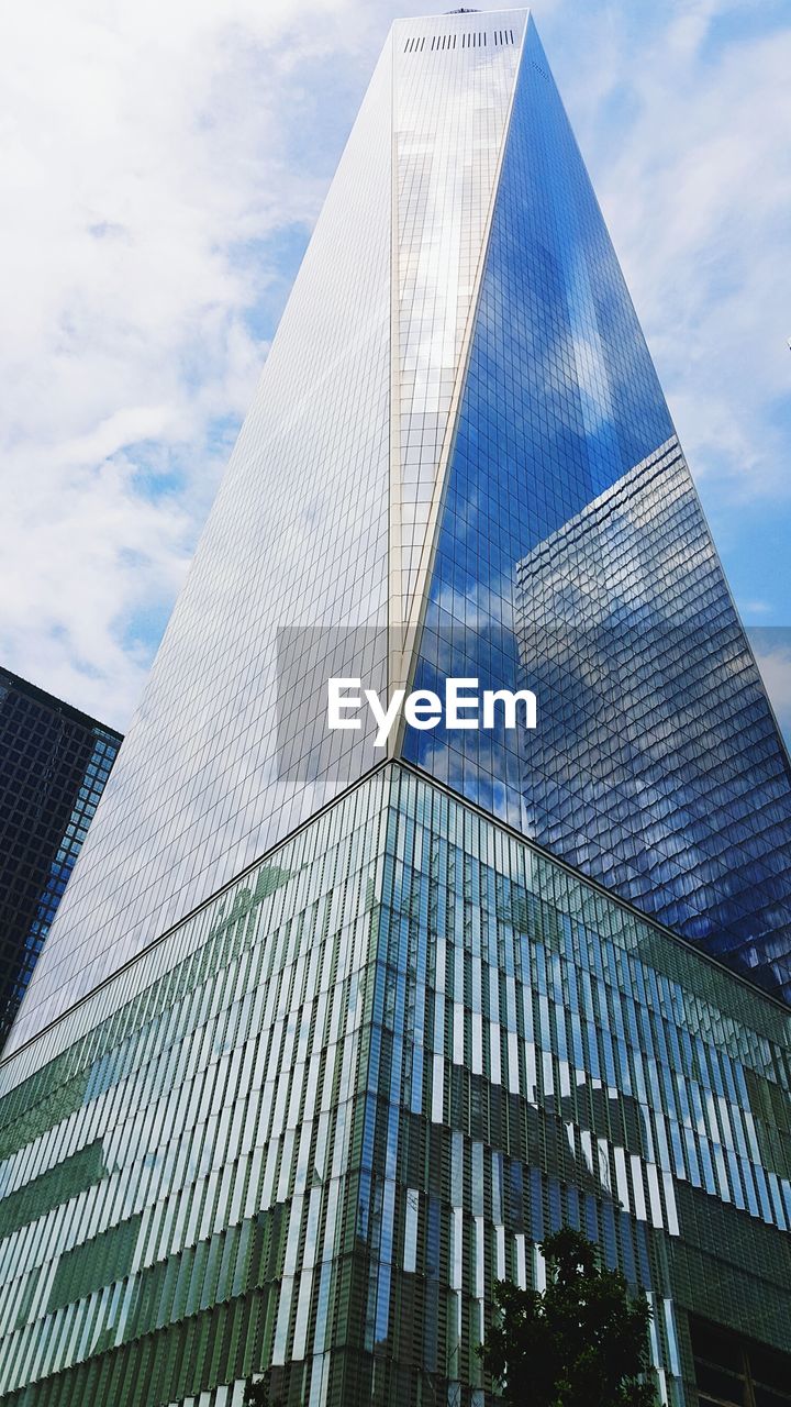 LOW ANGLE VIEW OF MODERN BUILDINGS AGAINST SKY