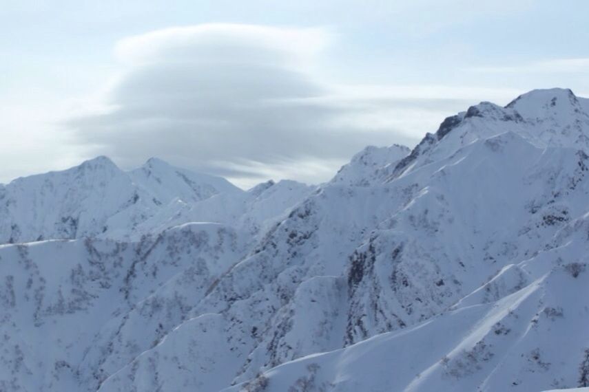 SCENIC VIEW OF SNOW COVERED MOUNTAINS AGAINST SKY