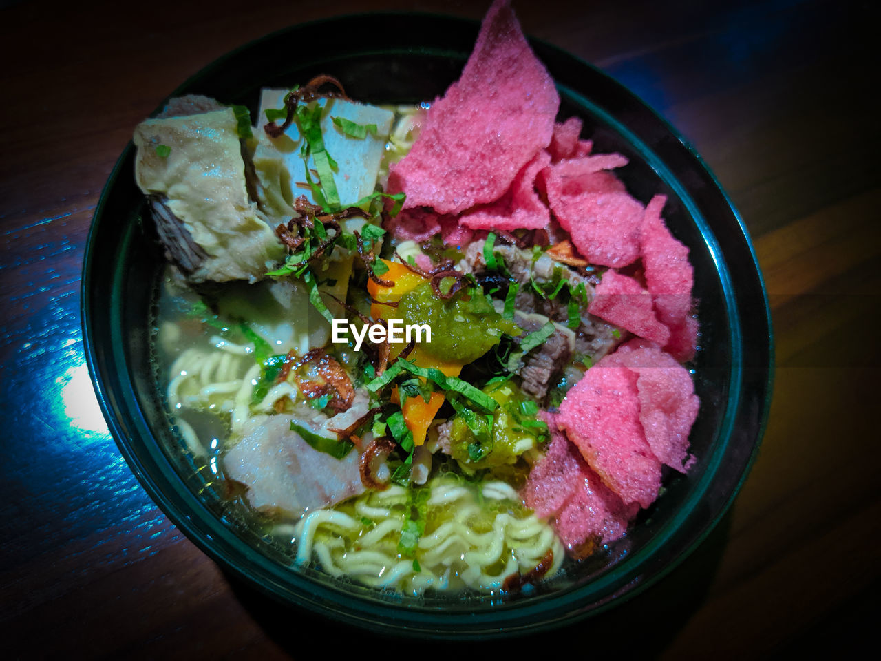 HIGH ANGLE VIEW OF FOOD SERVED IN BOWL