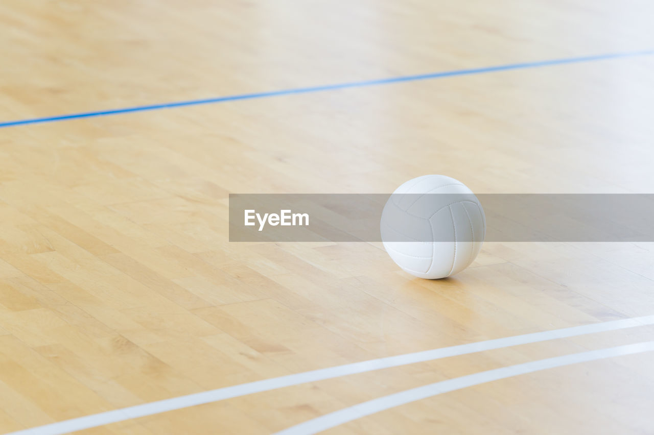 HIGH ANGLE VIEW OF BALL AND TABLE ON FLOOR