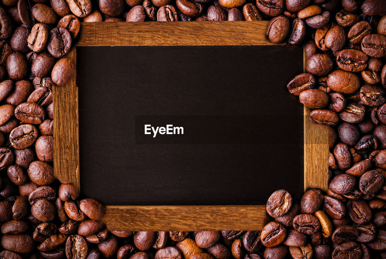 HIGH ANGLE VIEW OF COFFEE BEANS ON GLASS