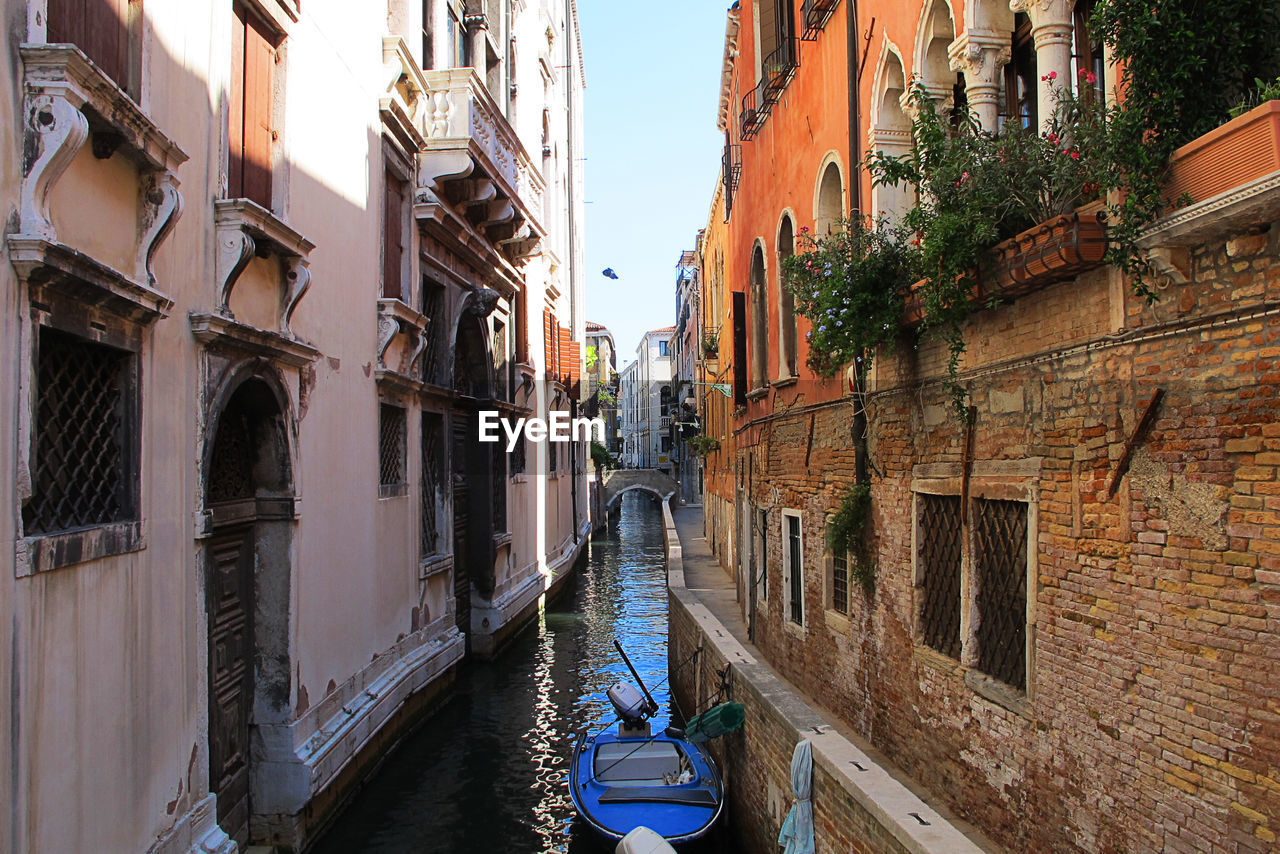 CANAL AMIDST BUILDINGS IN CITY