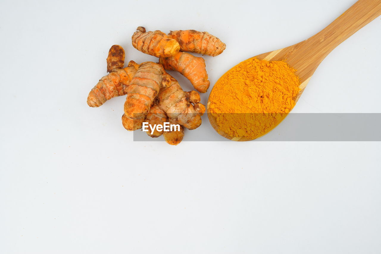 HIGH ANGLE VIEW OF ORANGE LEAF AGAINST WHITE BACKGROUND