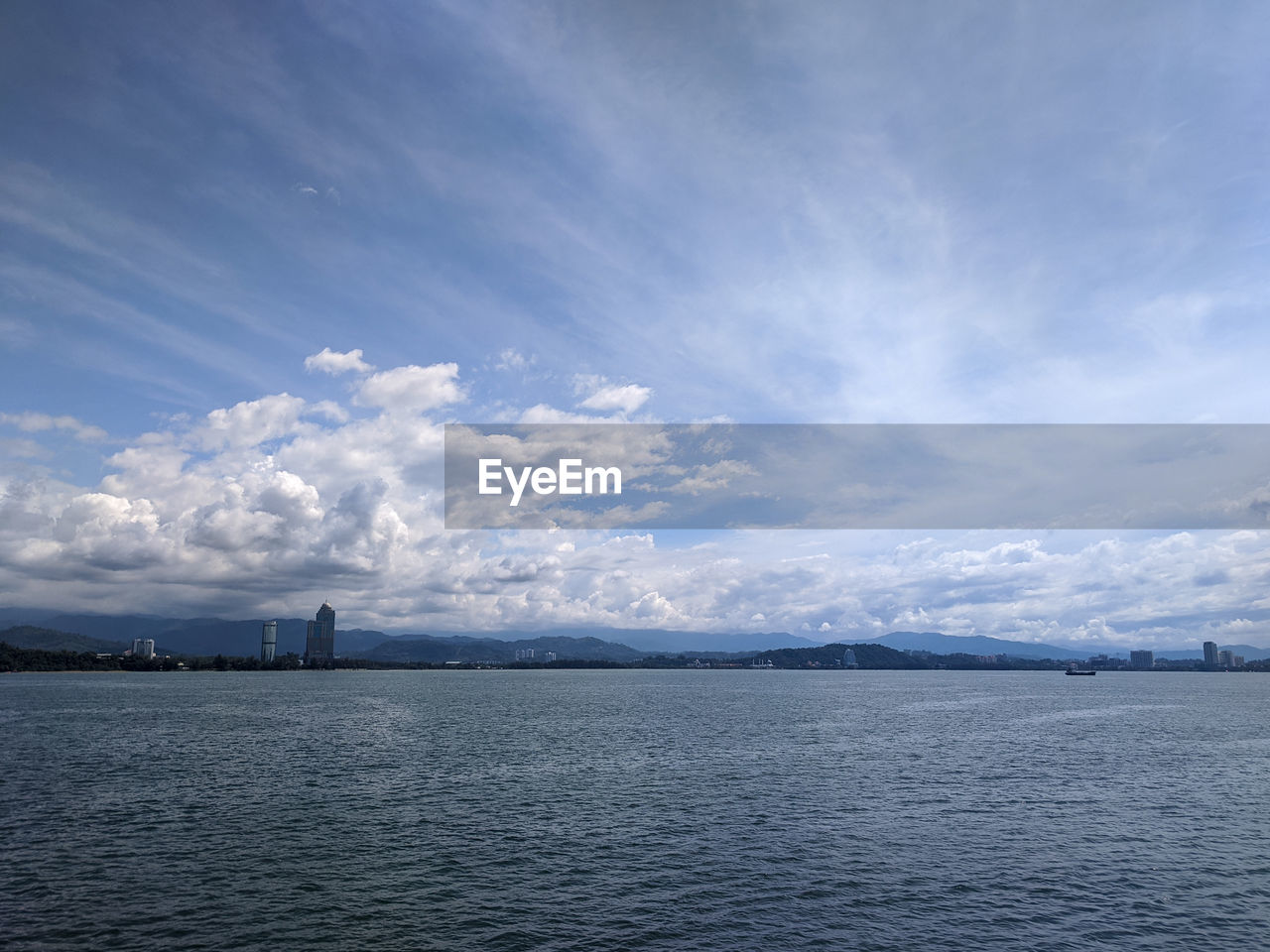 PANORAMIC VIEW OF SEA AGAINST SKY