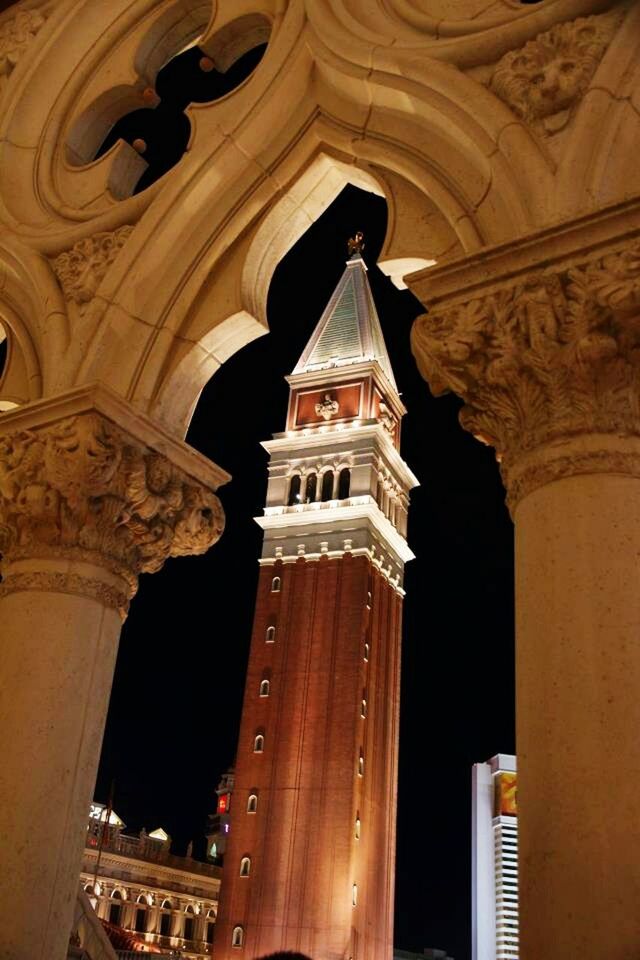 LOW ANGLE VIEW OF TAJ MAHAL