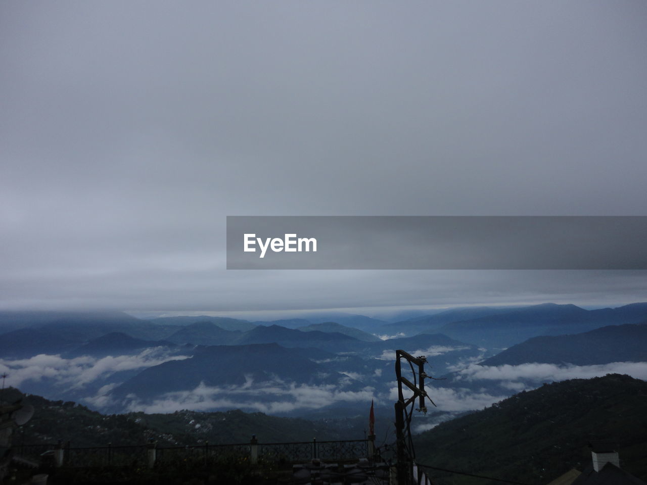 SCENIC VIEW OF MOUNTAIN AGAINST SKY