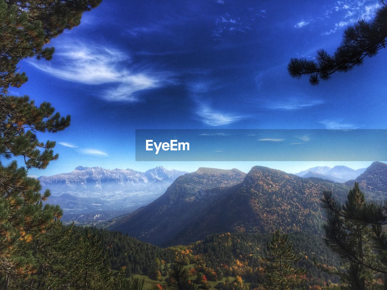 LOW ANGLE VIEW OF MOUNTAINS AGAINST SKY