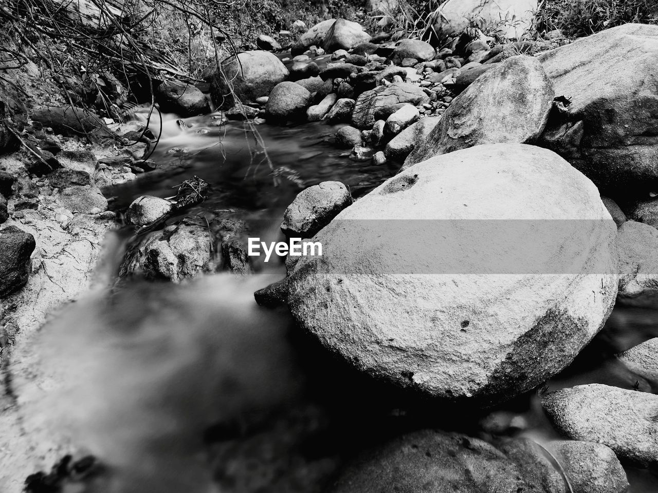 CLOSE-UP OF ROCKS IN WATER