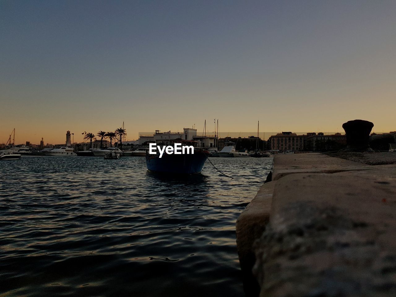 VIEW OF CITY AT WATERFRONT