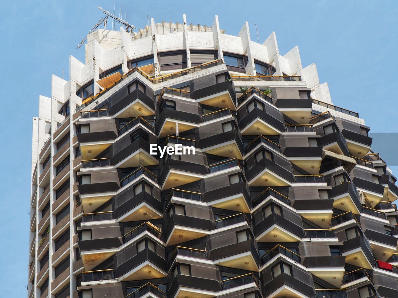 LOW ANGLE VIEW OF BUILDINGS AGAINST CLEAR SKY