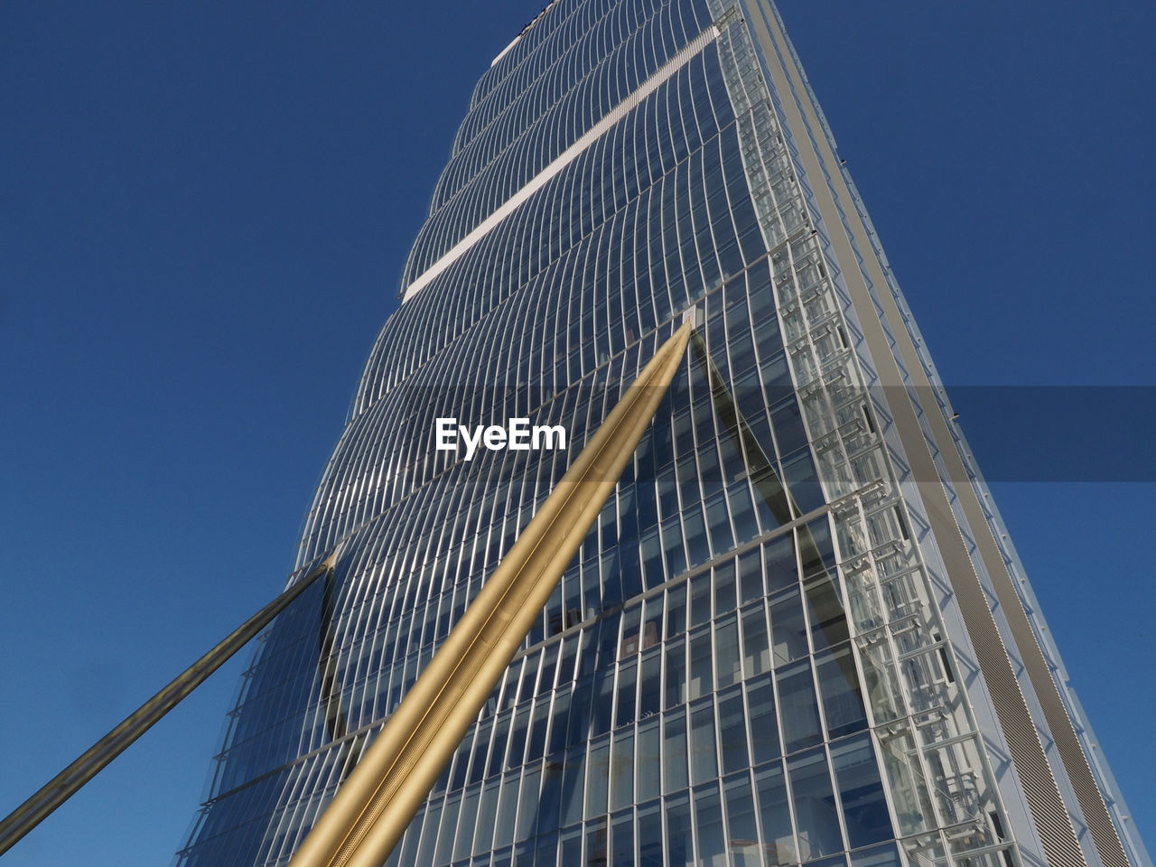 LOW ANGLE VIEW OF SKYSCRAPER