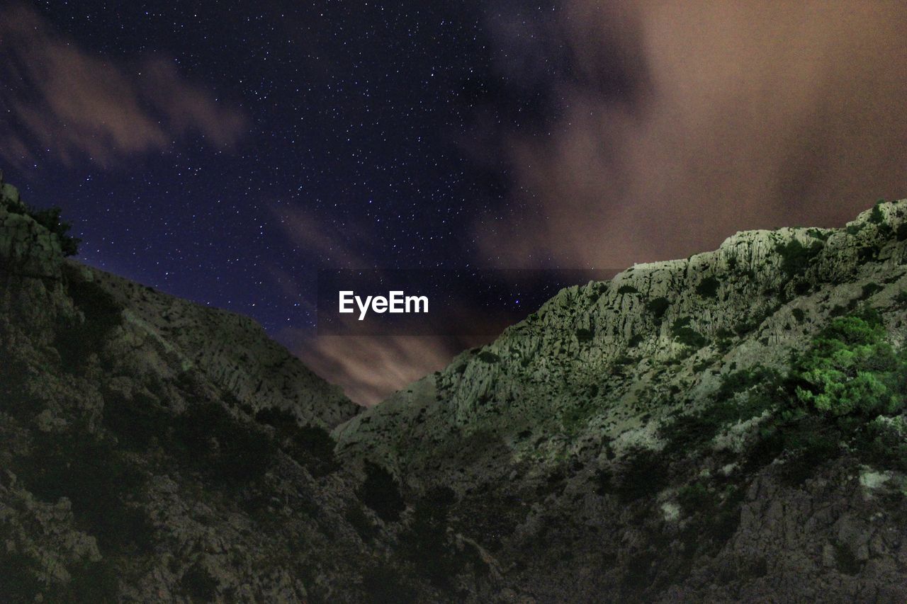 LOW ANGLE VIEW OF MOUNTAIN AGAINST SKY