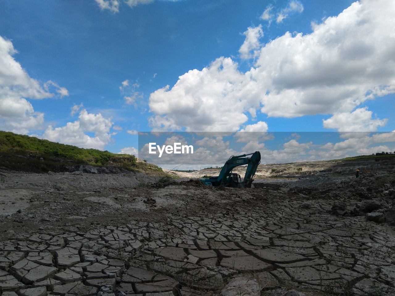 SCENIC VIEW OF LAND AGAINST CLOUDY SKY