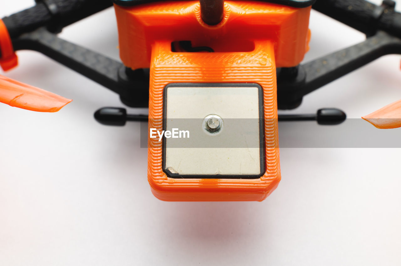 Nameless gps module installed on fpv quadrocopter assembled on a carbon frame. drone orientation