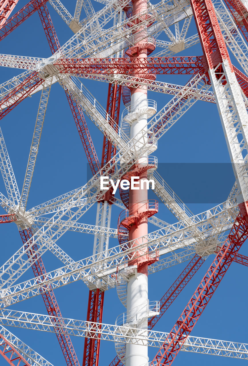 LOW ANGLE VIEW OF COMMUNICATIONS TOWER AGAINST SKY