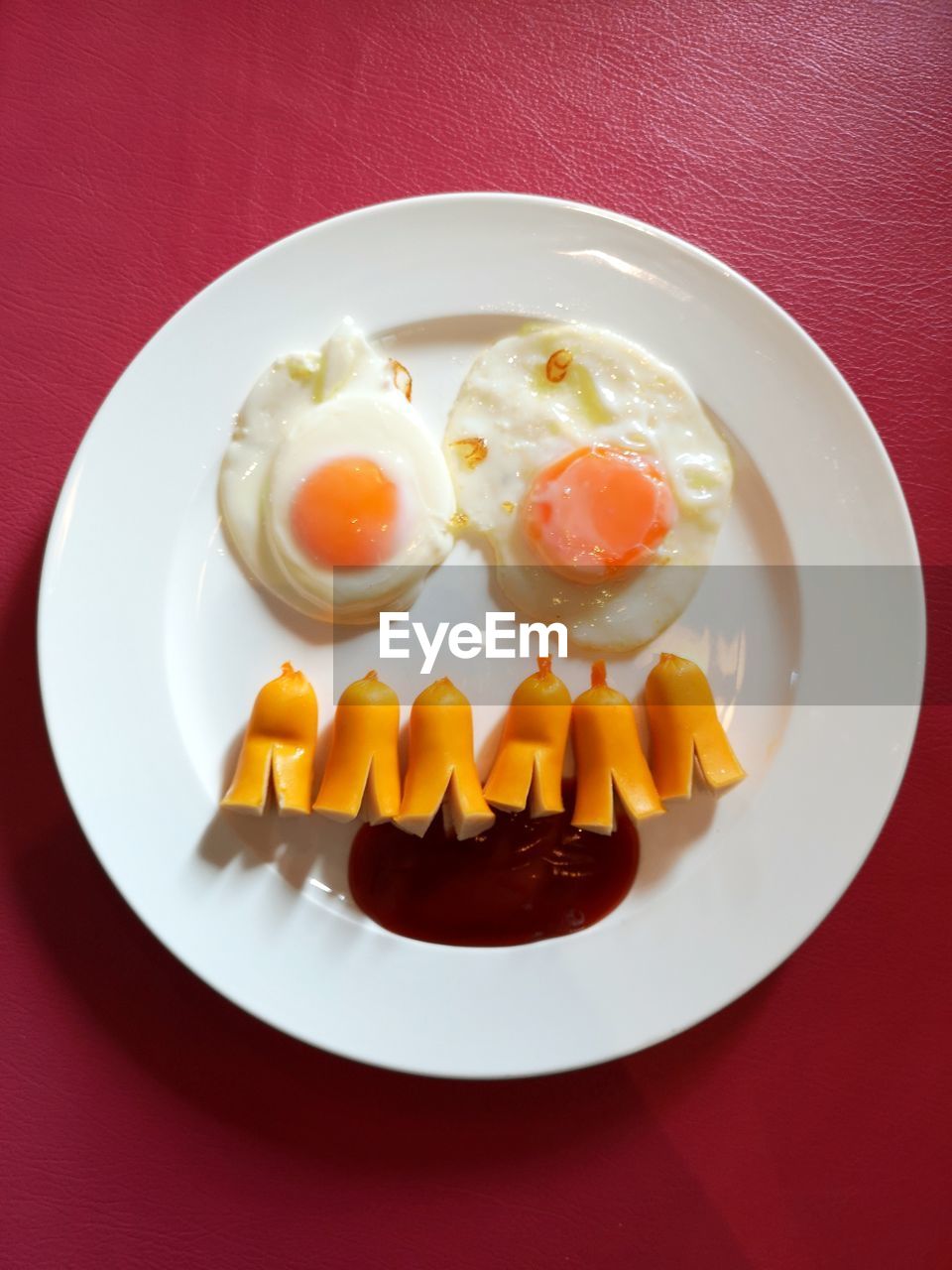 DIRECTLY ABOVE SHOT OF BREAKFAST SERVED IN PLATE