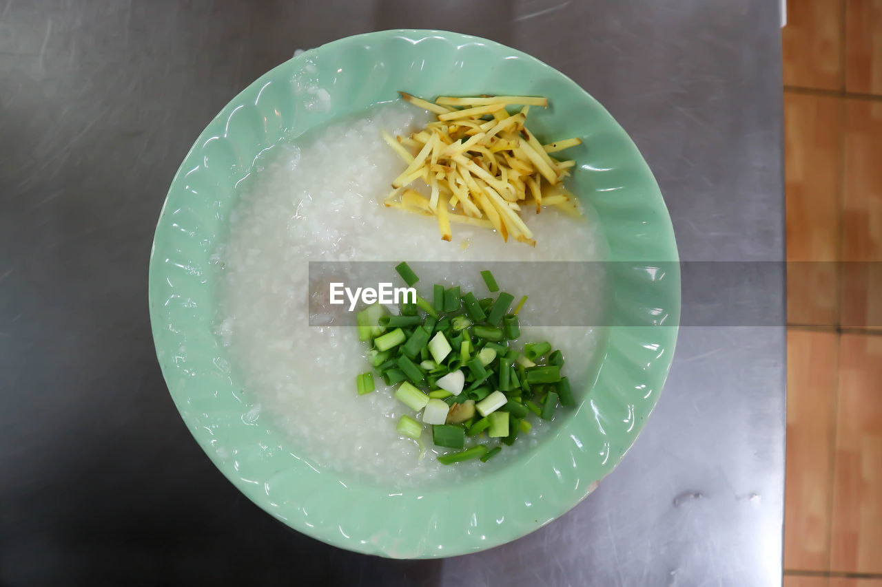 HIGH ANGLE VIEW OF VEGETABLES IN BOWL