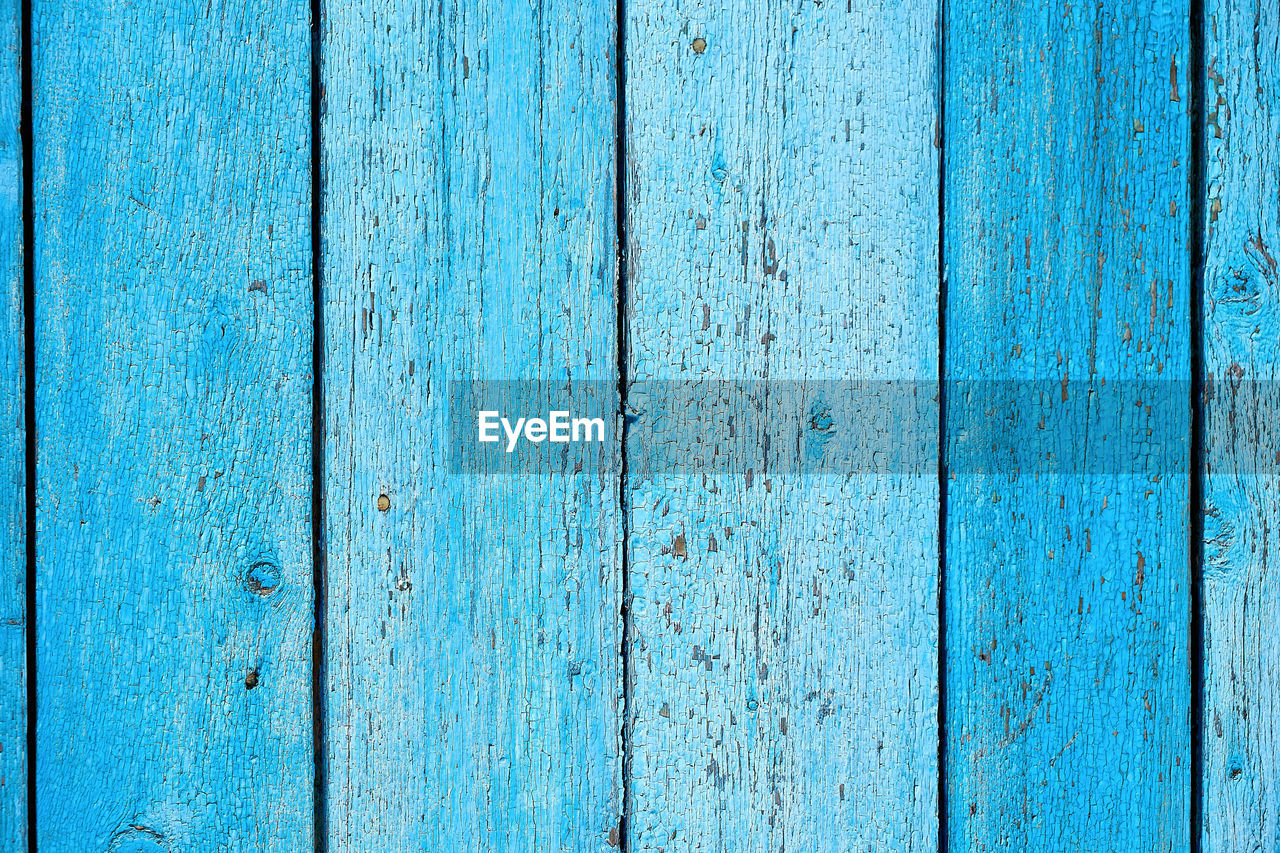 FULL FRAME SHOT OF WEATHERED WOODEN FENCE