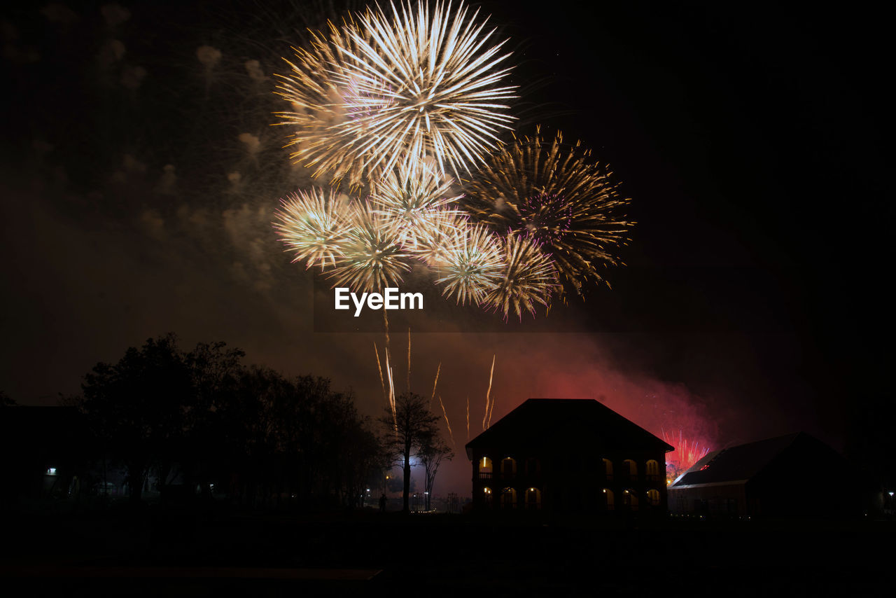 LOW ANGLE VIEW OF FIREWORK DISPLAY