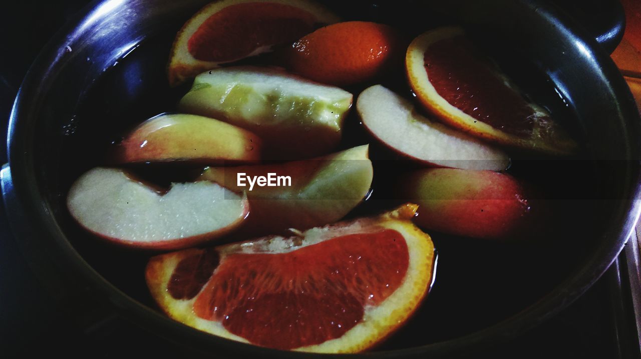 CLOSE-UP OF FOOD IN BOWL