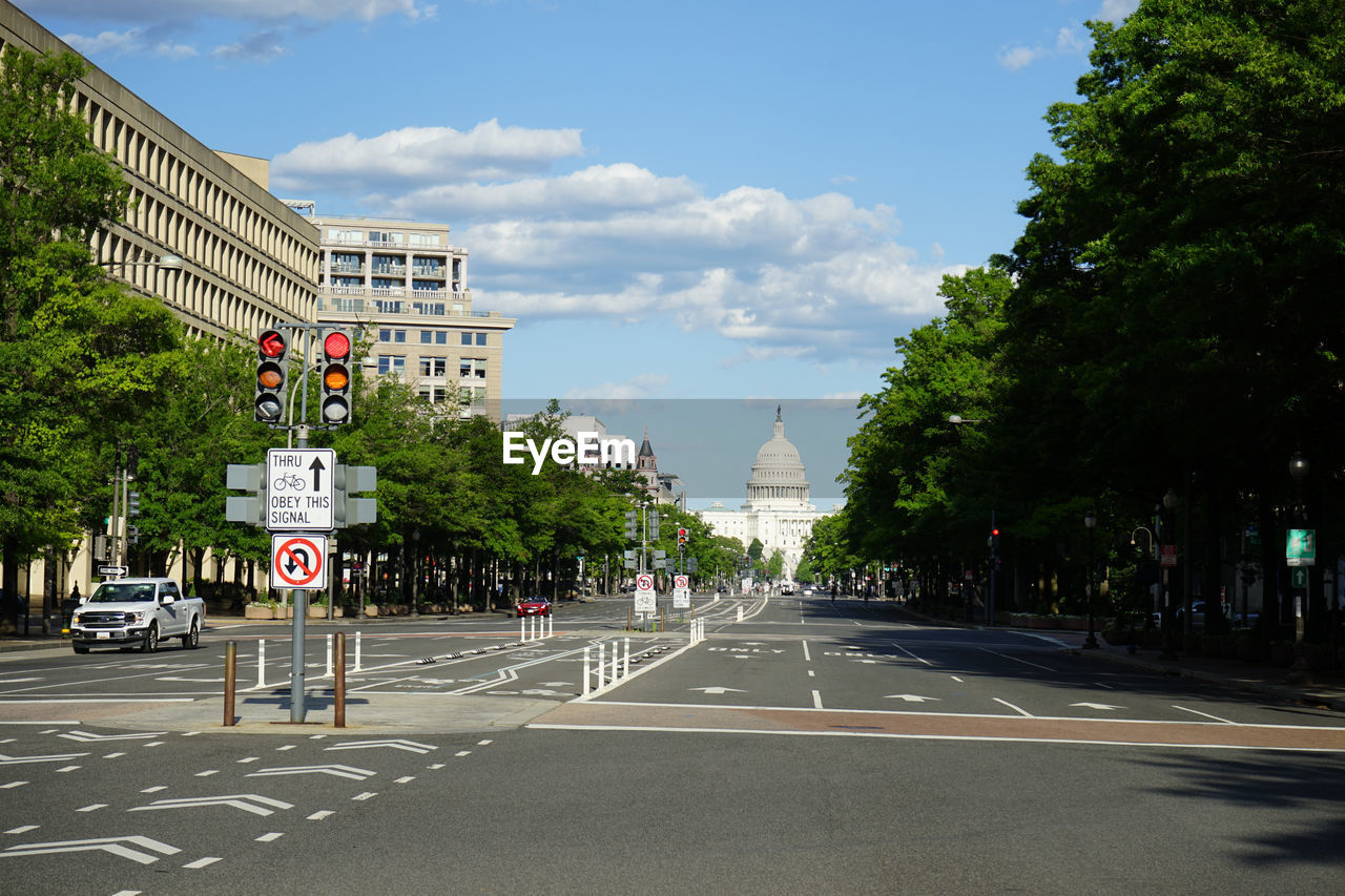 Senate capitol building at the of pennsylvania avenue in washington dc, usa during spring afternoon 