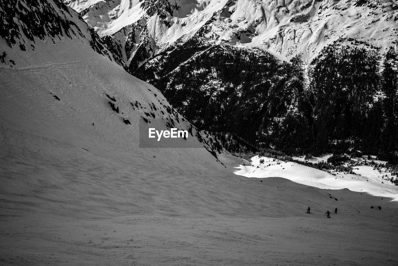 SCENIC VIEW OF SNOWCAPPED MOUNTAINS