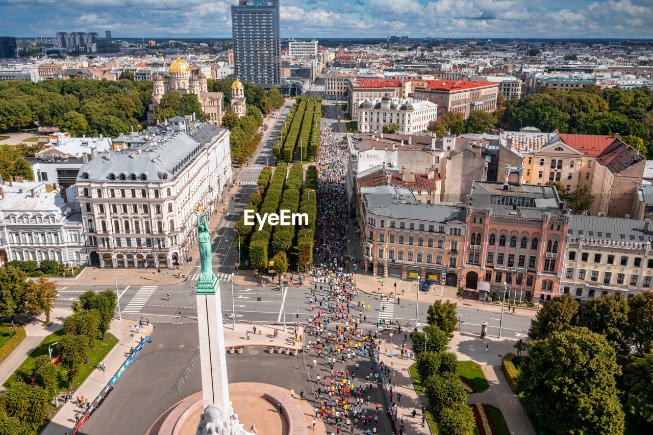 People running the international rimi riga marathon