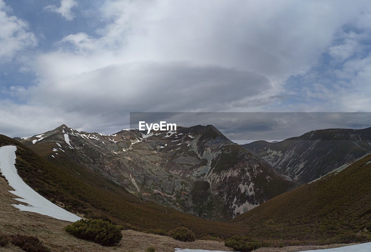 SNOWCAPPED MOUNTAINS AGAINST SKY