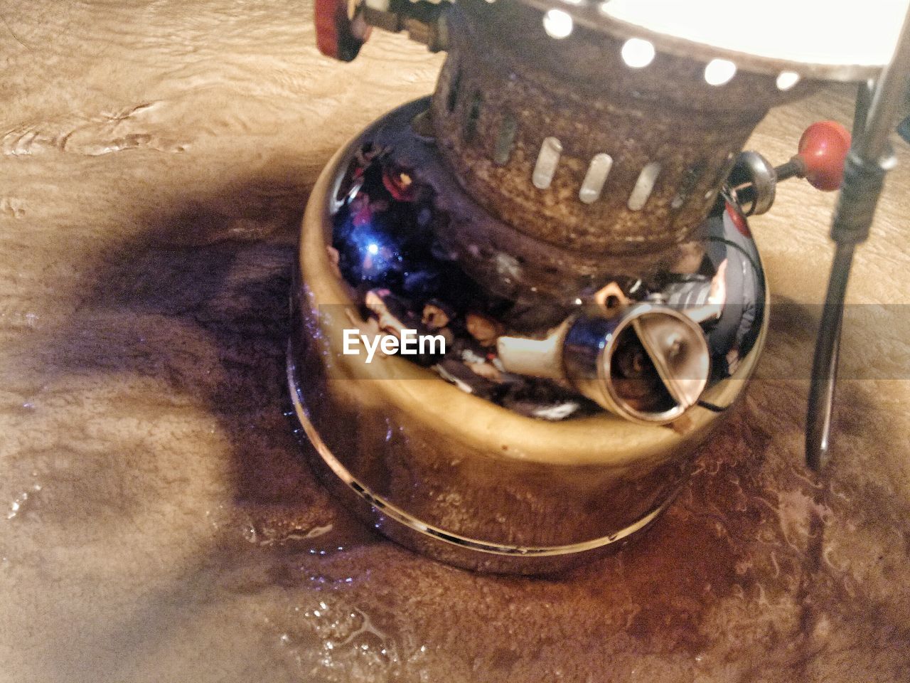 CLOSE-UP VIEW OF WATER ON TABLE