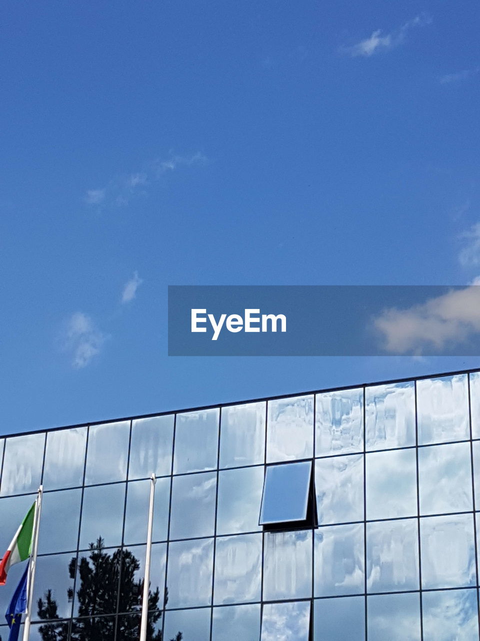 LOW ANGLE VIEW OF MODERN BUILDINGS AGAINST BLUE SKY