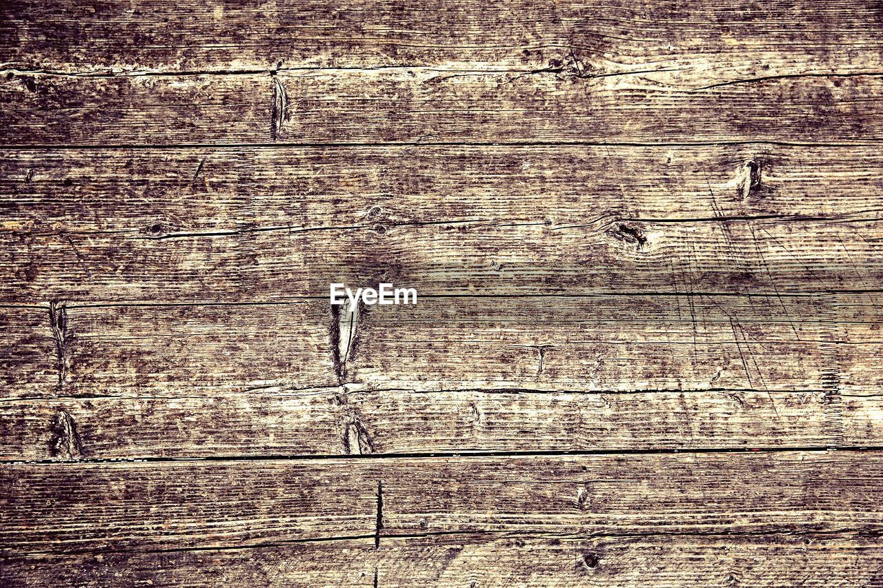 FULL FRAME SHOT OF WOODEN WALL
