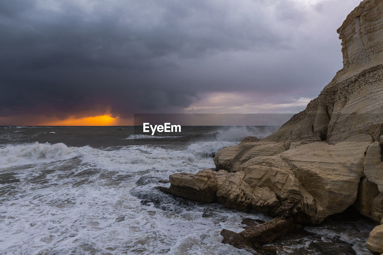 PANORAMIC VIEW OF SEA AGAINST SKY DURING SUNSET