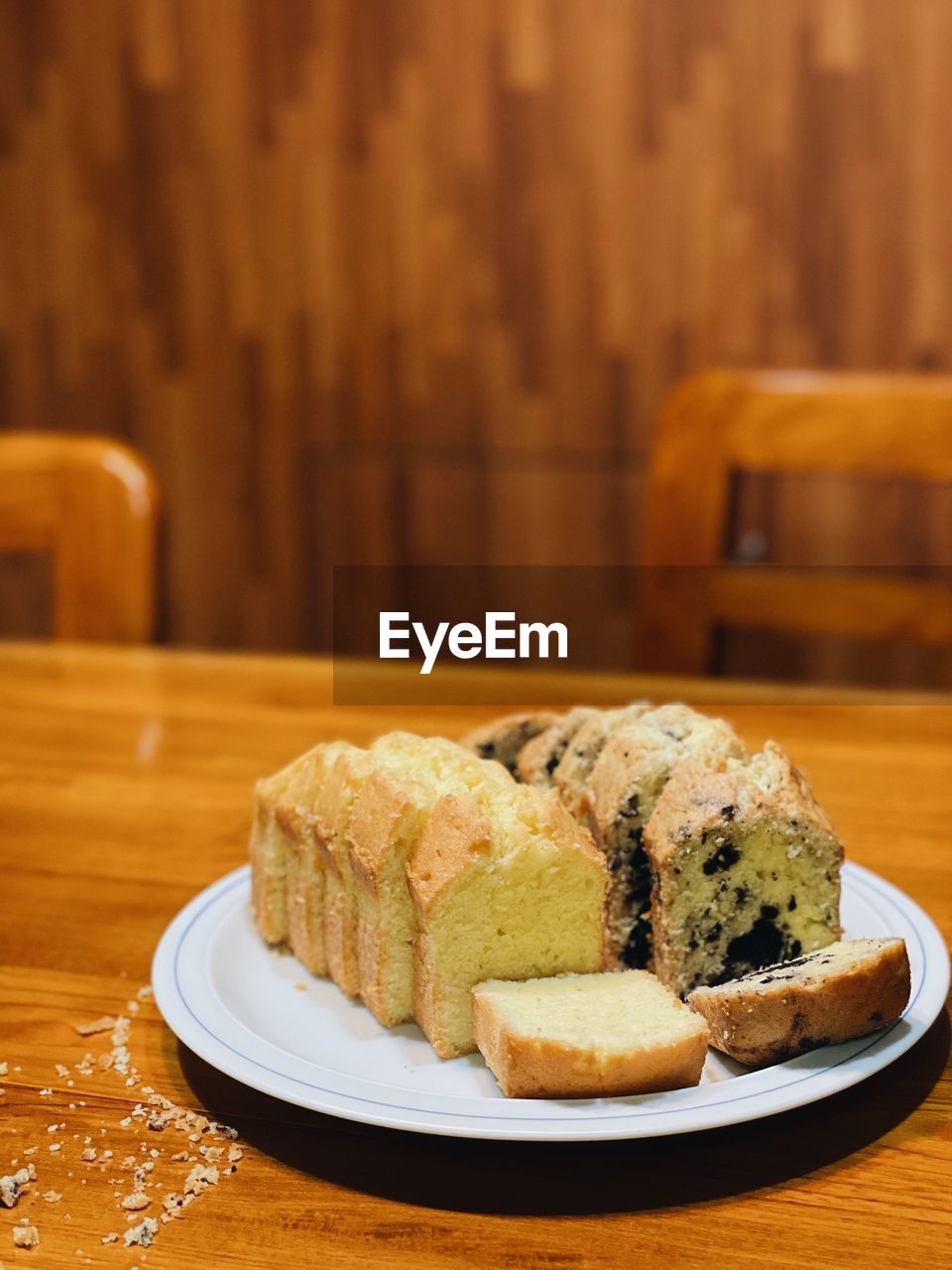 Close-up of pound cake in plate on table