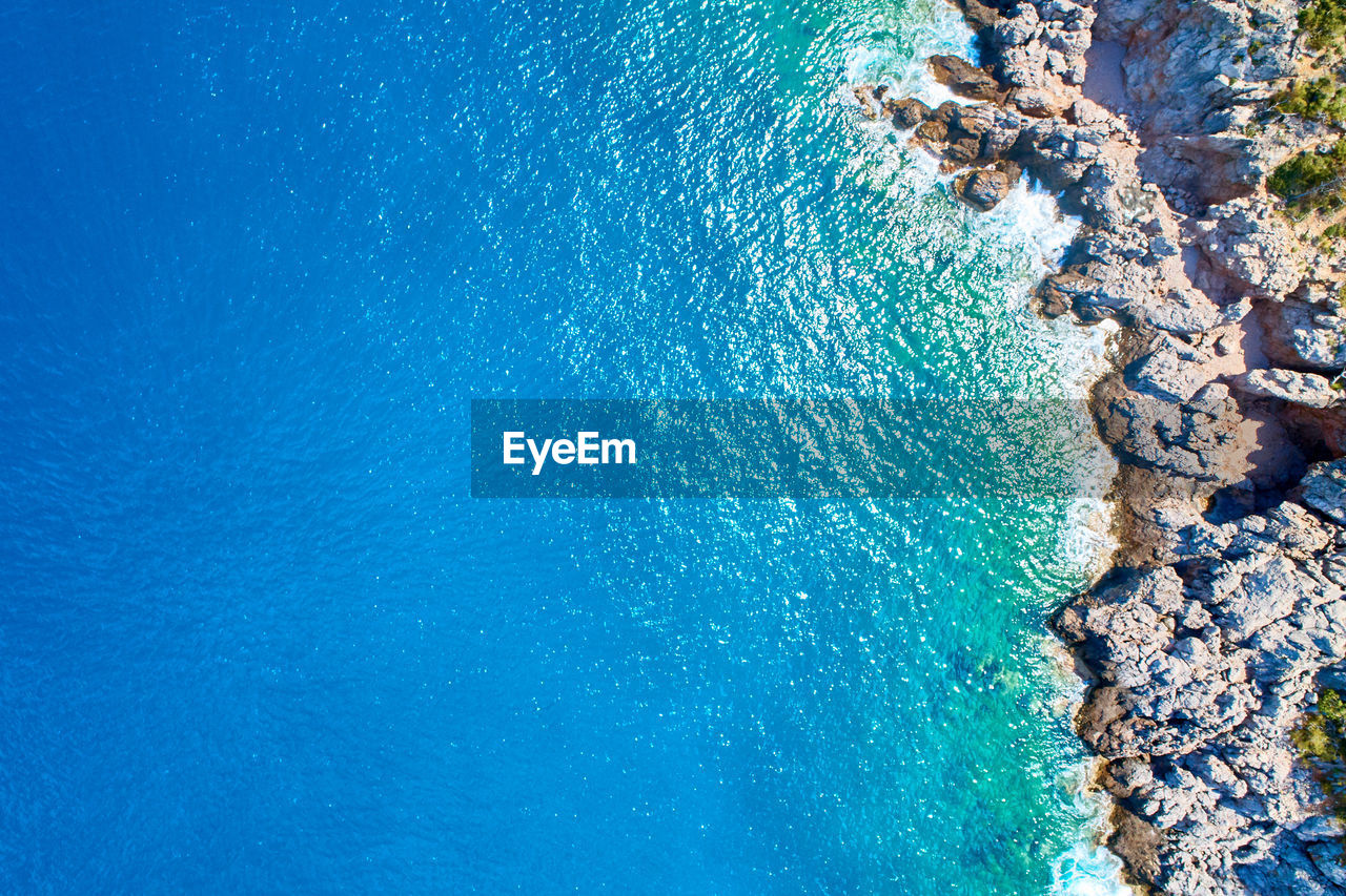 HIGH ANGLE VIEW OF SWIMMING POOL ON SEA