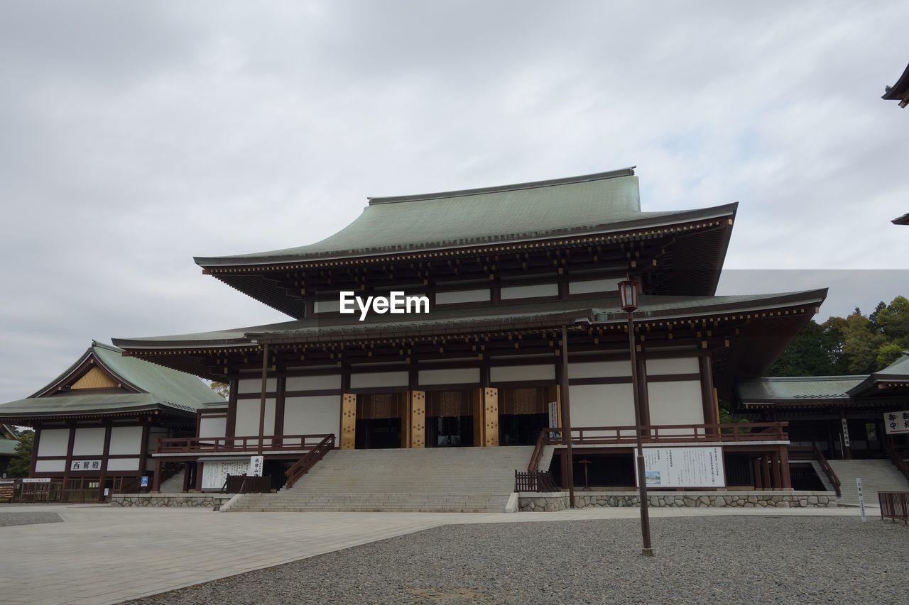 LOW ANGLE VIEW OF TRADITIONAL BUILDING