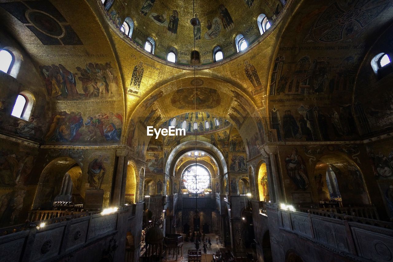 LOW ANGLE VIEW OF CEILING OF CHURCH