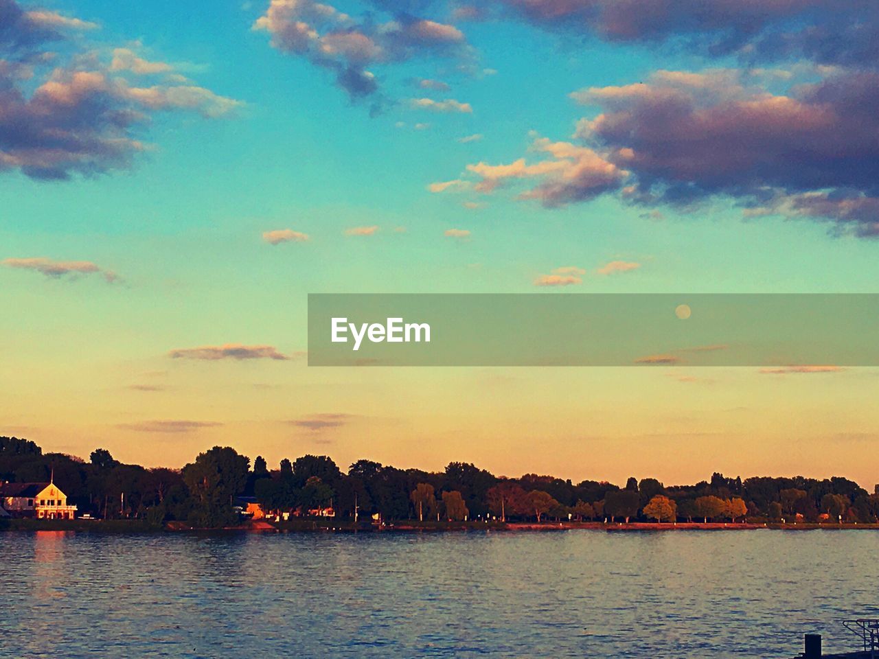 SCENIC VIEW OF LAKE AGAINST SKY IN CITY