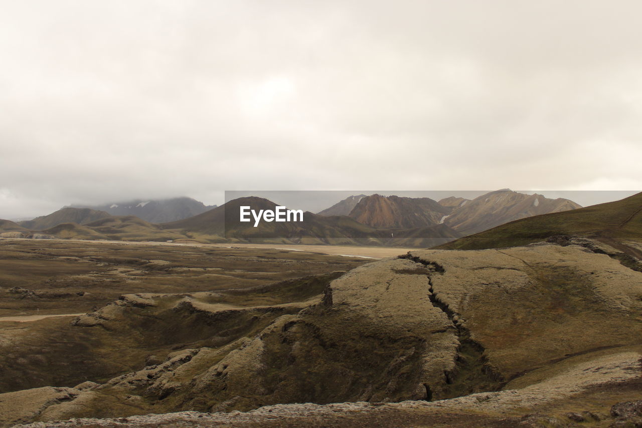 SCENIC VIEW OF DESERT AGAINST SKY