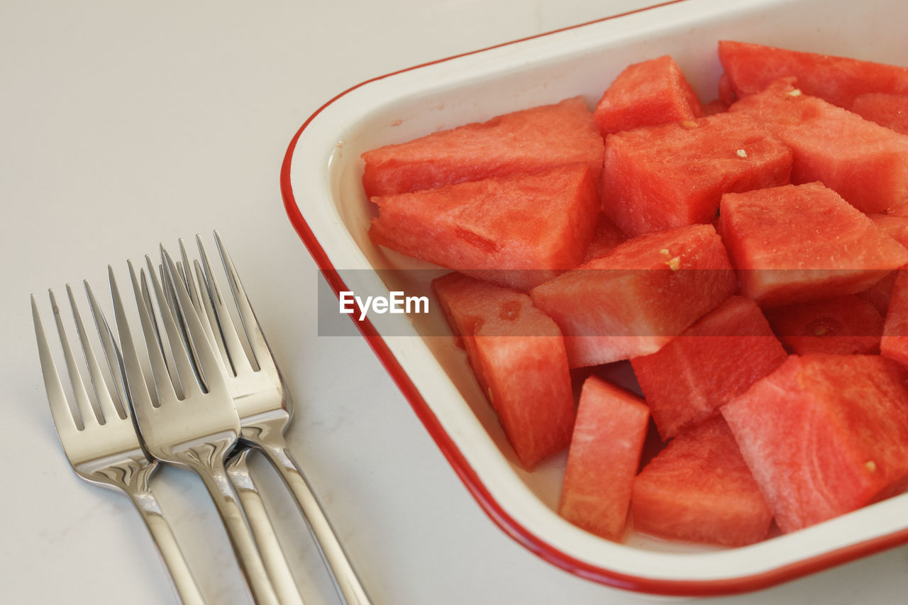 CLOSE-UP OF DESSERT IN PLATE